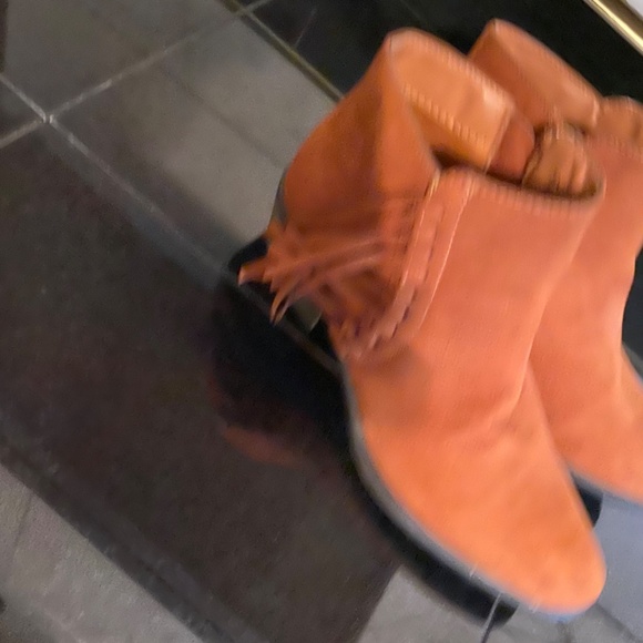 Bamboo Womens Sadie-48S Ankle Booties Brown Cuban Heel Zip Up Fringe 5.5 New - Picture 2 of 16